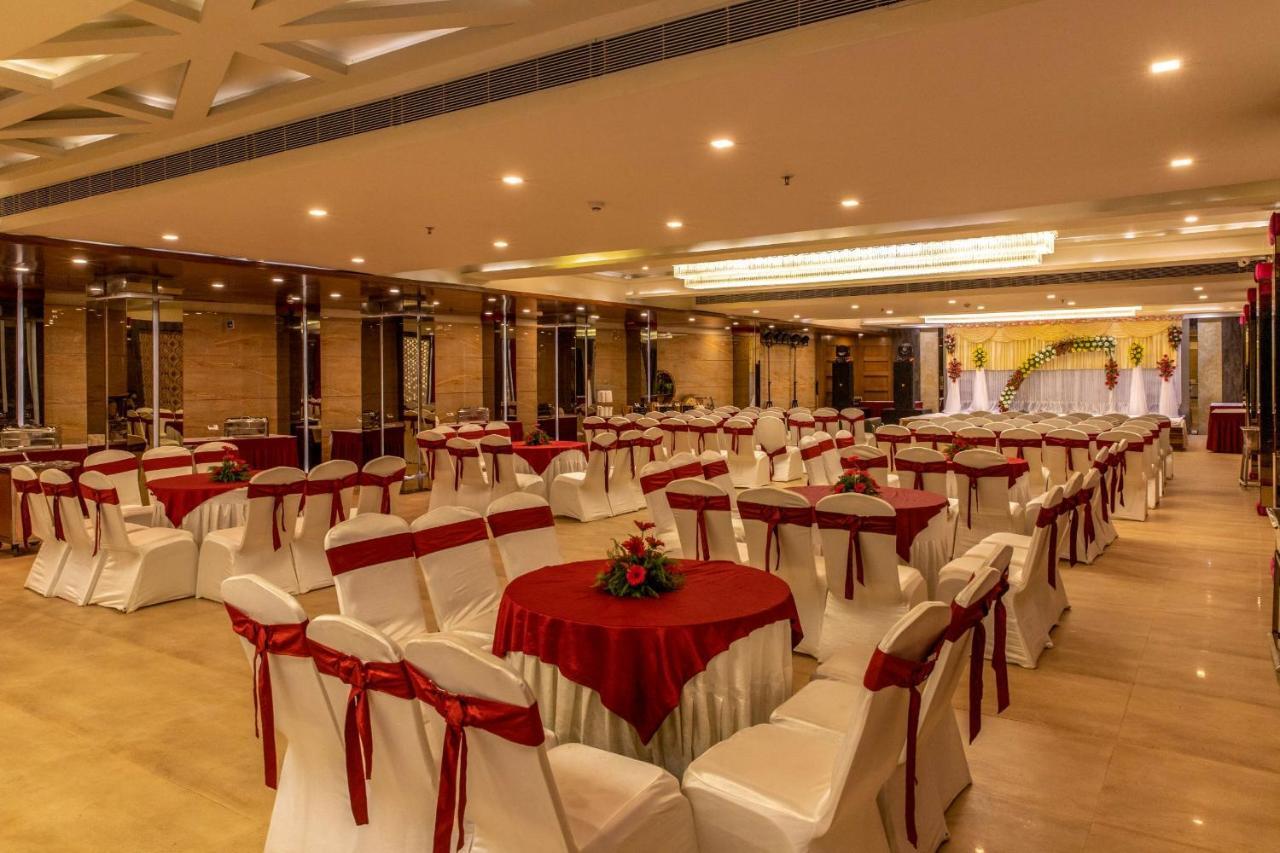 Dng The Grand Hotel Kanpur Exterior photo